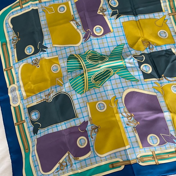 Hermès Scarf 💘 - Picture 2 of 3